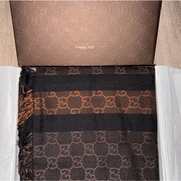 Gucci Men’s Scarf - Picture 6 of 8